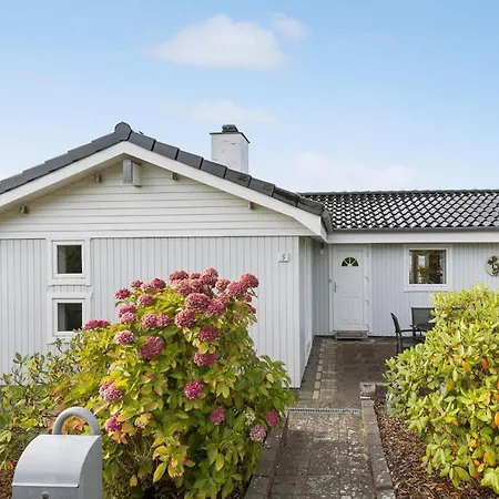 Сasa de vacaciones Lovely In With Kitchen